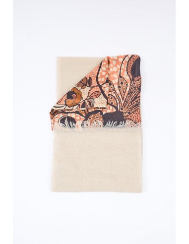 CASHMERE + SILK SCARF ALMOND s'inspire de l'anatomie humaine